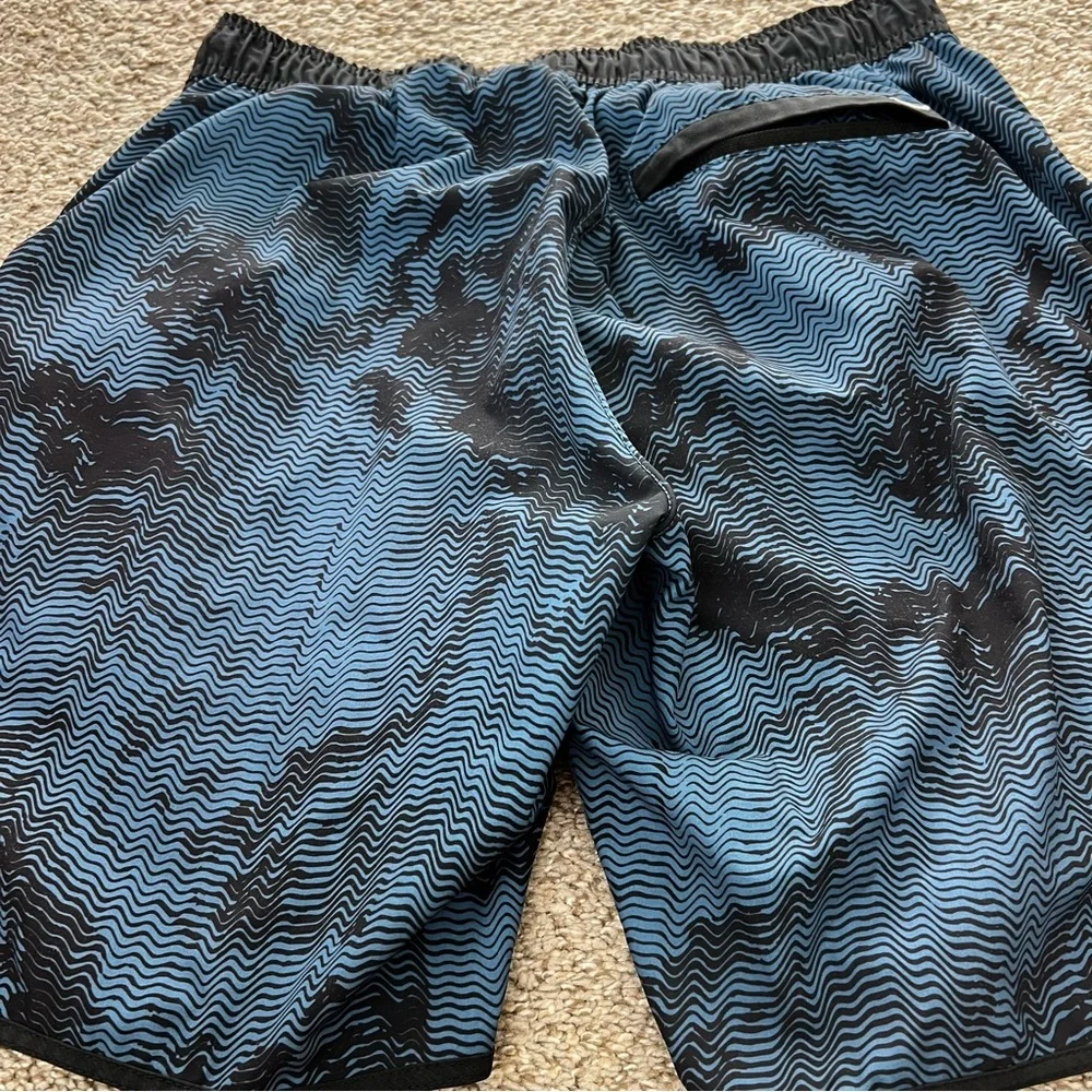 Vuori Blue Shorts with Light Blue Wave Print Size Medium